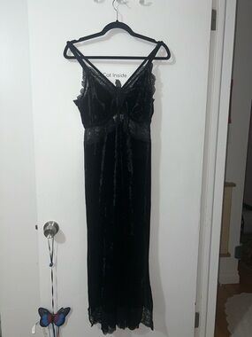 Torrid black velvet and lace dress size 2x